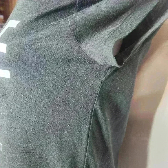 Victoria's Secret women's black tee "on the hunt" victoria sport size medium - Picture 4 of 4